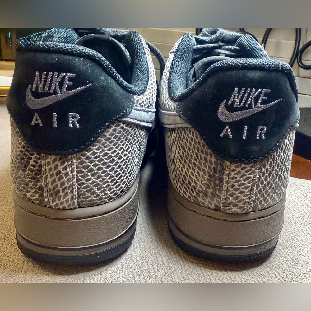 Nike Air Force 1 Snakeskin Edition
Men’s 10 - Picture 5 of 9